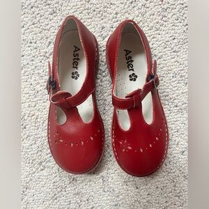 Aster Dingo T-Strap Red Leather Shoes Sz 28 NWOT